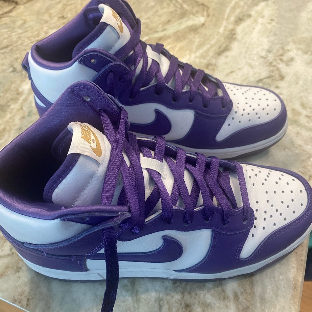 Nike dunks varsity purple women’s 8.5 men’s 7
